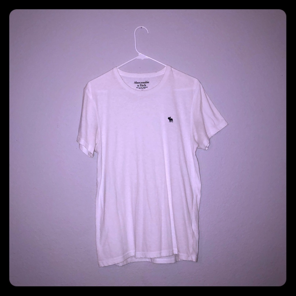 White ambercrombie t shirt